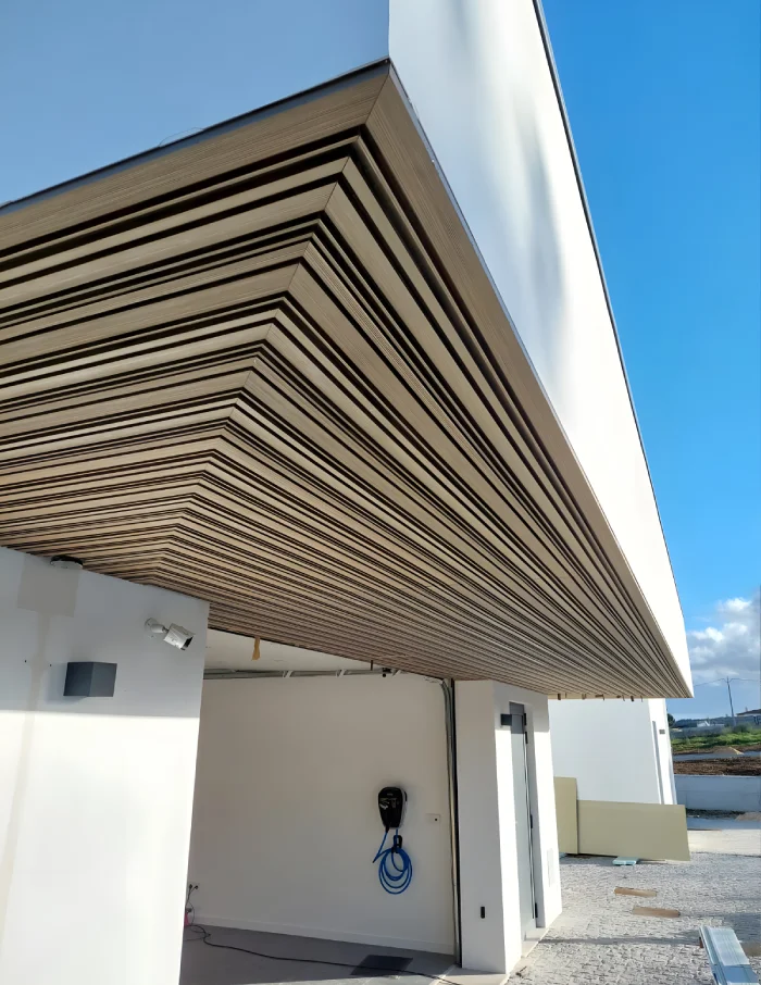 projeto mideia RG com revestimento tarimatec telhado garagem