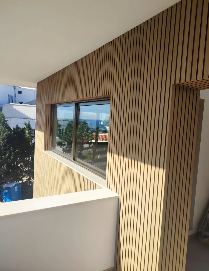 projeto mideia jl revestimento de varanda de fachada casa com madeira ripada tarimatec