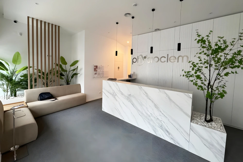 rececao da clinica Physioclem com pavimentos ntgrate e lico iberica e revestimentos tarimatec