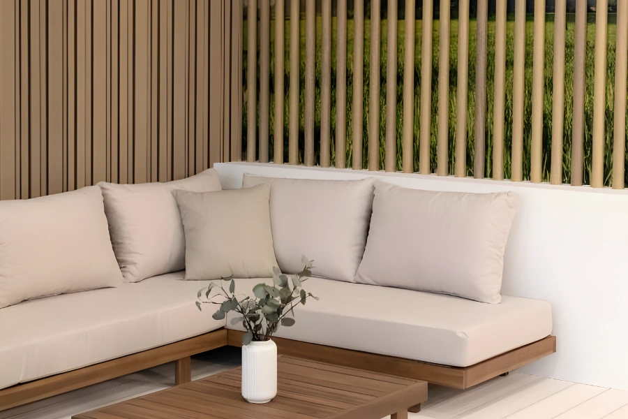 Tarimatec 15 tarimatec vertical annapurna rodium em sofa moderno com mesa e vaso